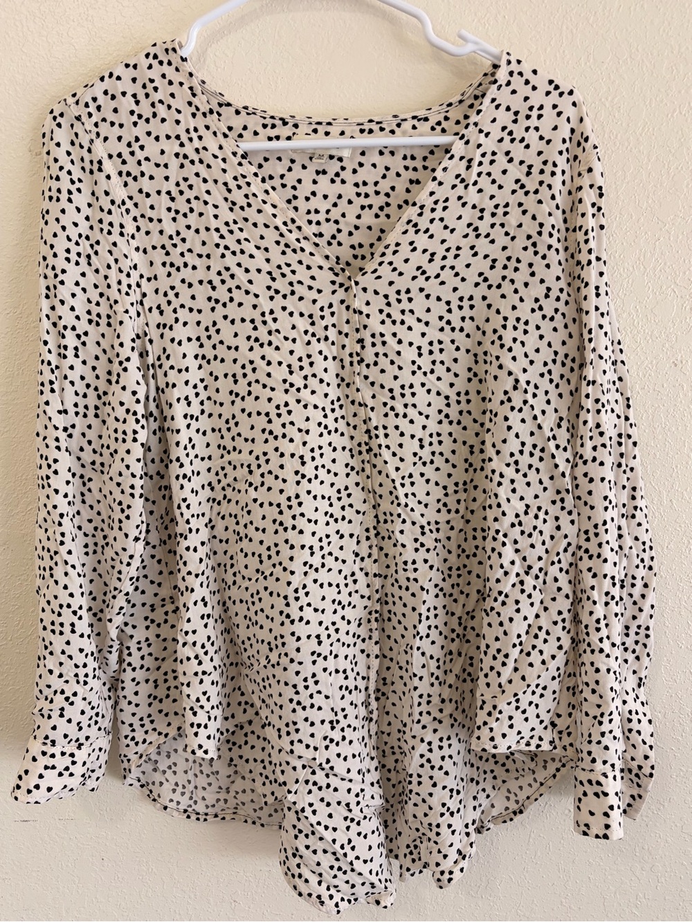 Max Studio Cream V-Neck Long Sleeve Blouse with Black Dot Print